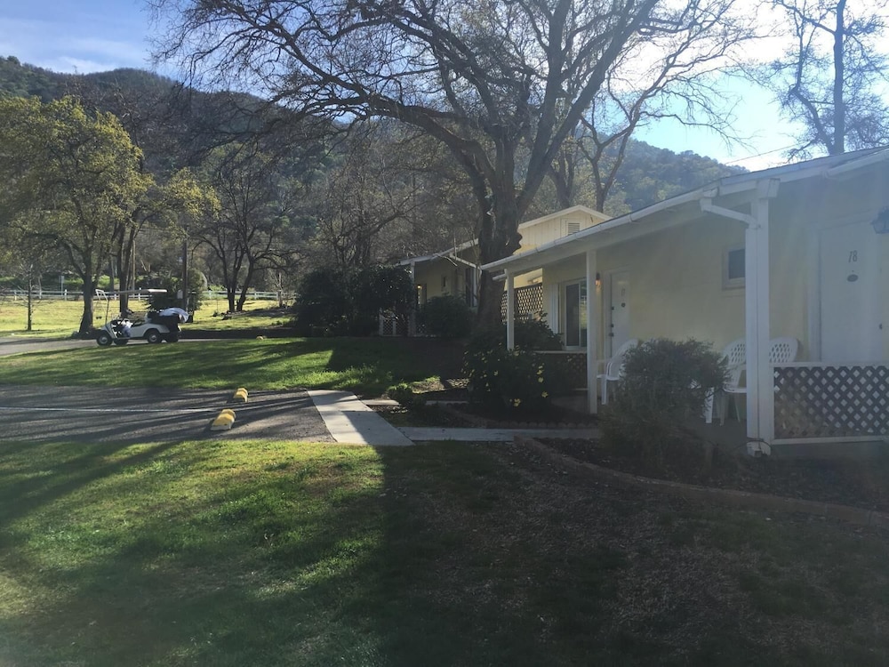 Lazy J Ranch Motel - photo 15