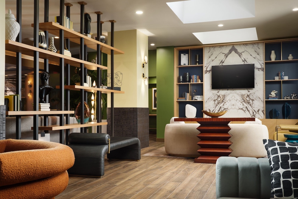 Burton House Beverly Hills A Tribute Portfolio Hotel - photo 4