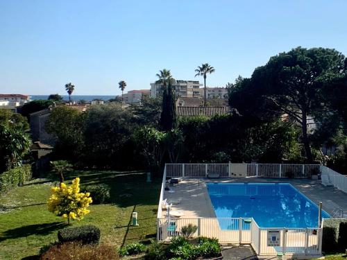 Studio Golfe Juan 1 pièce 2 personnes FR 1 252 62 — 4-Star Luxury Hotel in Antibes, France