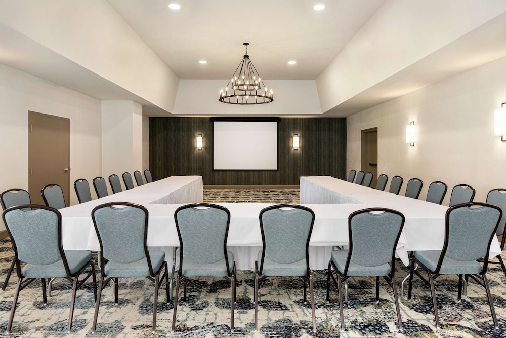 Hilton Garden Inn Monterey - photo 67