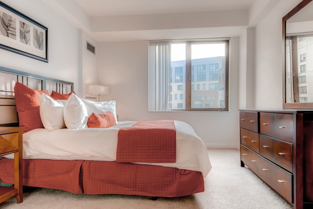 Global Luxury Suites at Kendall Square - photo 3