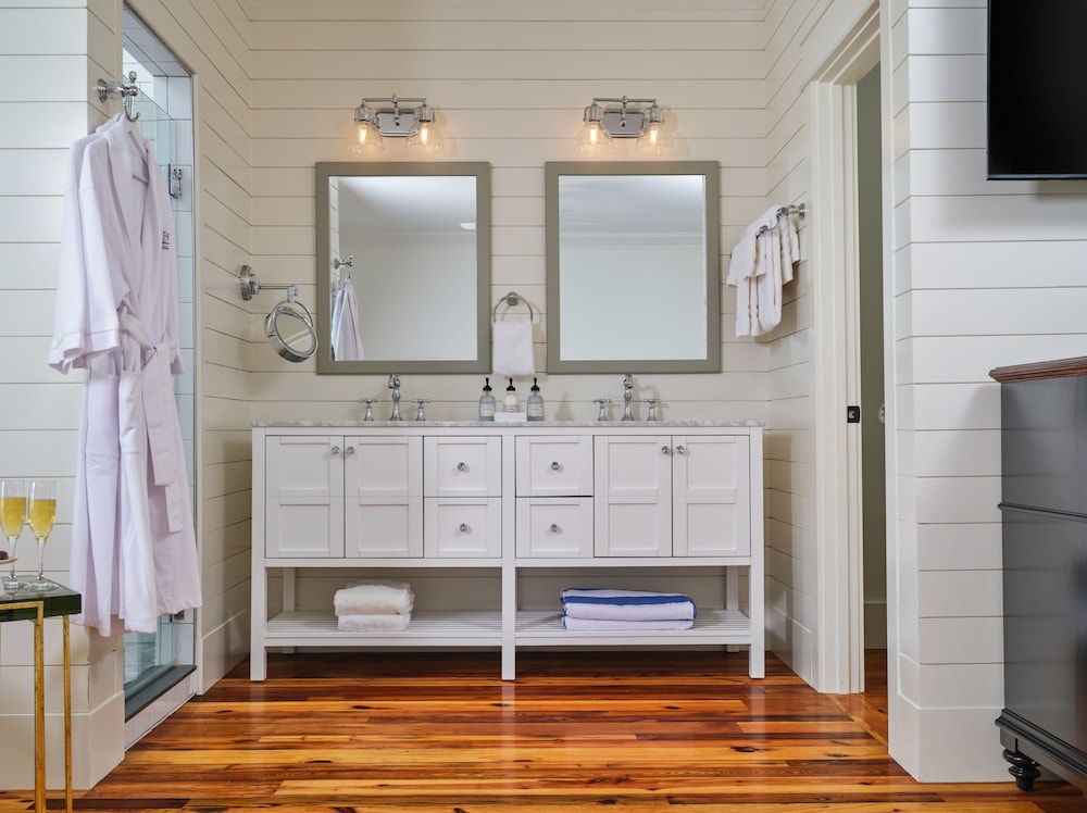 May River Manor - carbon neutral hotel in Bluffton