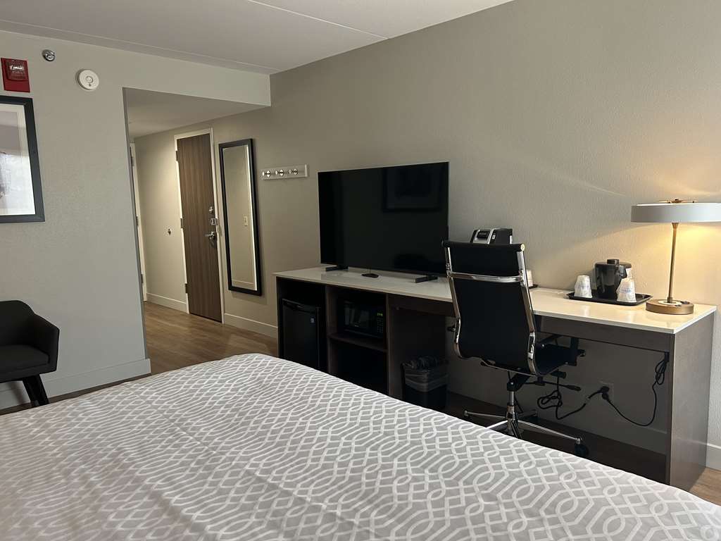 Best Western Plus Meadowlands - photo 13