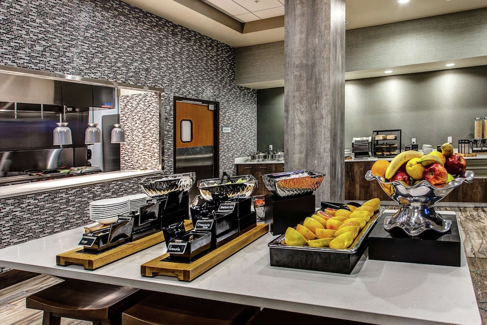 Hilton Garden Inn Topeka - photo 23