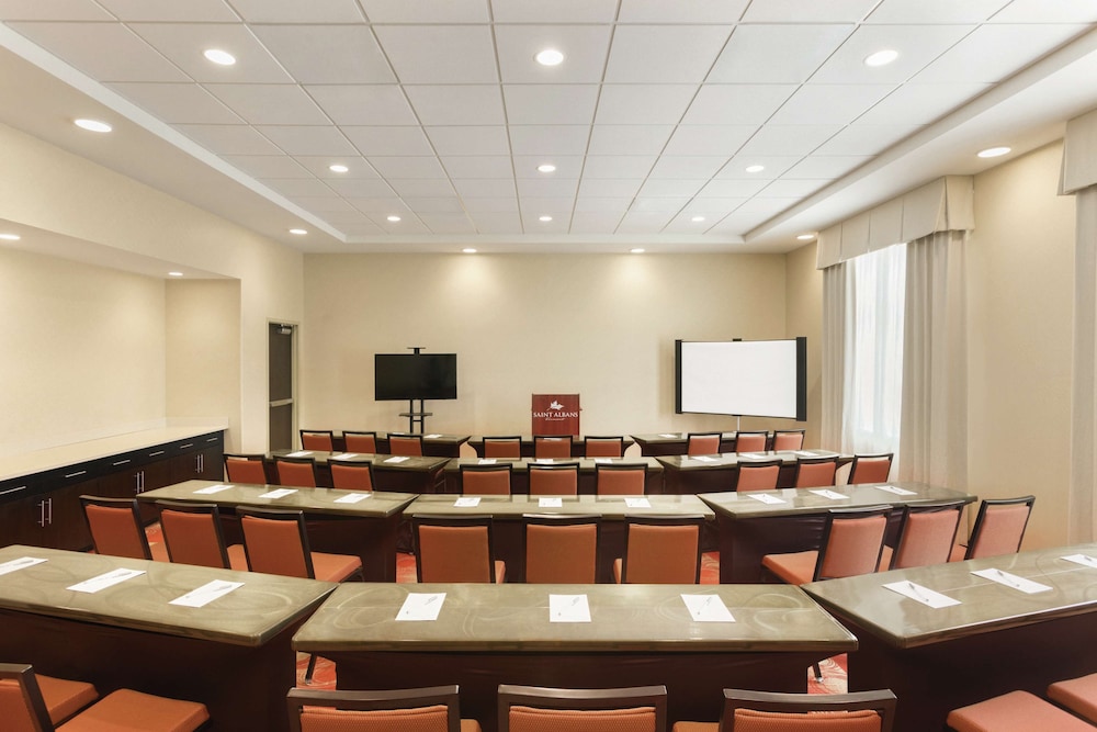 Hampton Inn St. Albans - photo 17