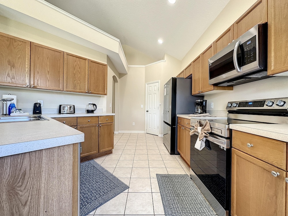 Luxury 6BD 3 5BA Pool Home in Windsor Palms Resort - photo 3