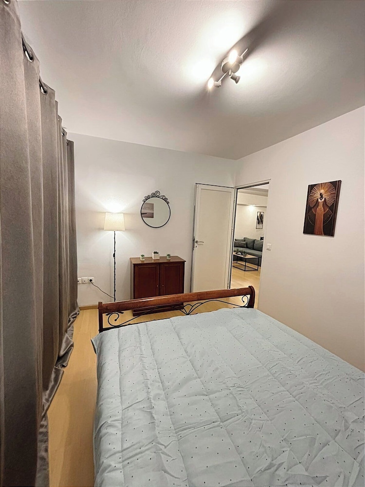 Charming Kallithea 1Bd Urban Retreat Apt — 4-Star Luxury Hotel in Kallithea, Greece