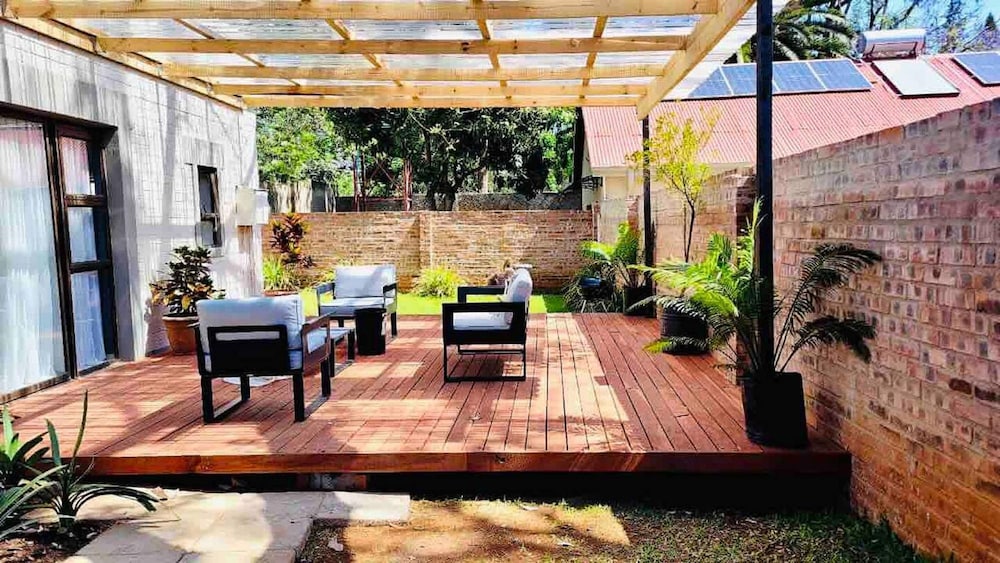 Mellow 2 bedroomed cottage 2083 — 4-Star Luxury Hotel in Bulawayo, Zimbabwe