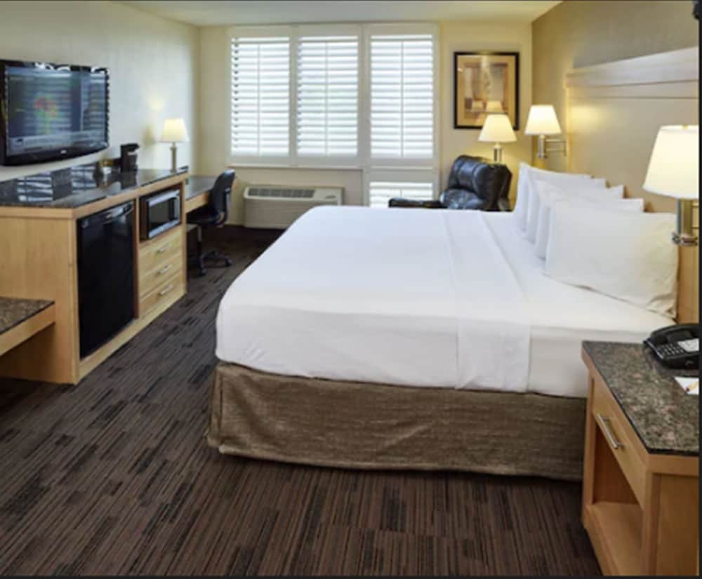 Livinn Hotel St. Paul I 94 East 3M Area - photo 17