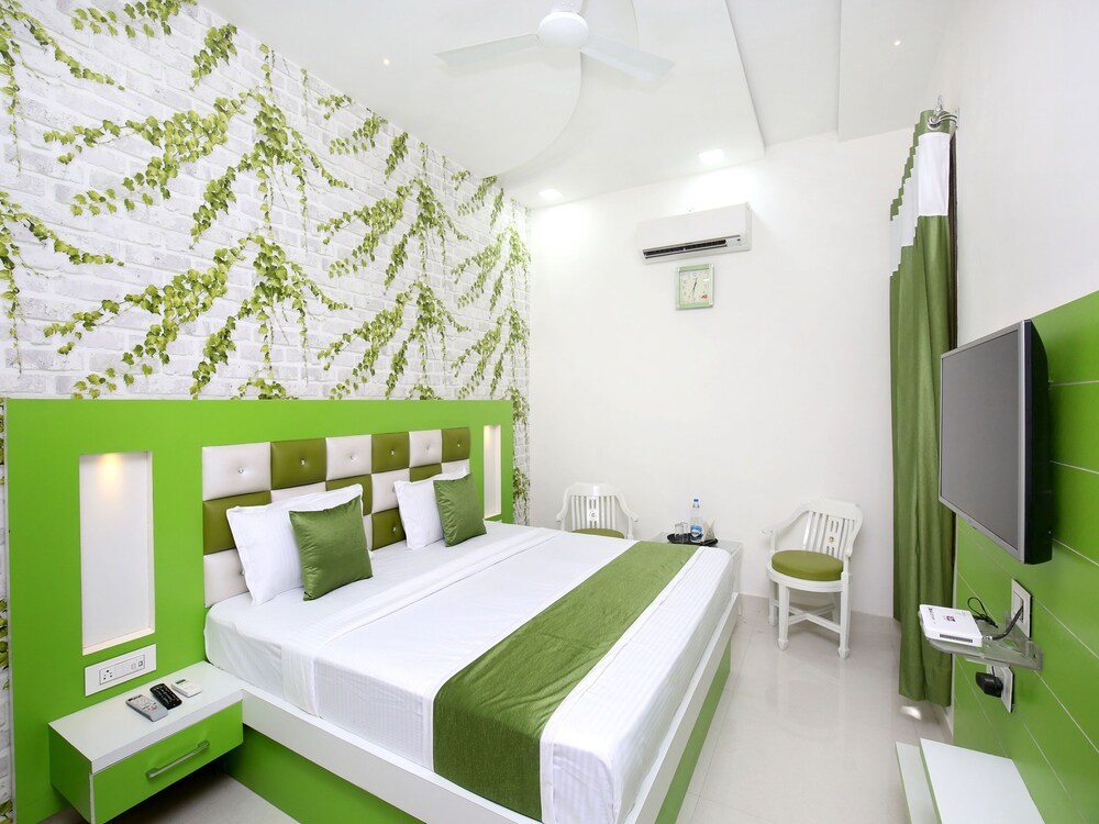 Oyo 16341 Hotel C7