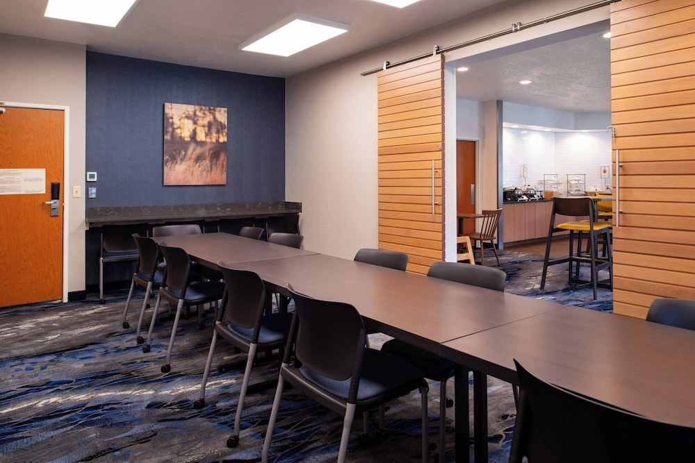 Fairfield Inn & Suites by Marriott Beloit - photo 41