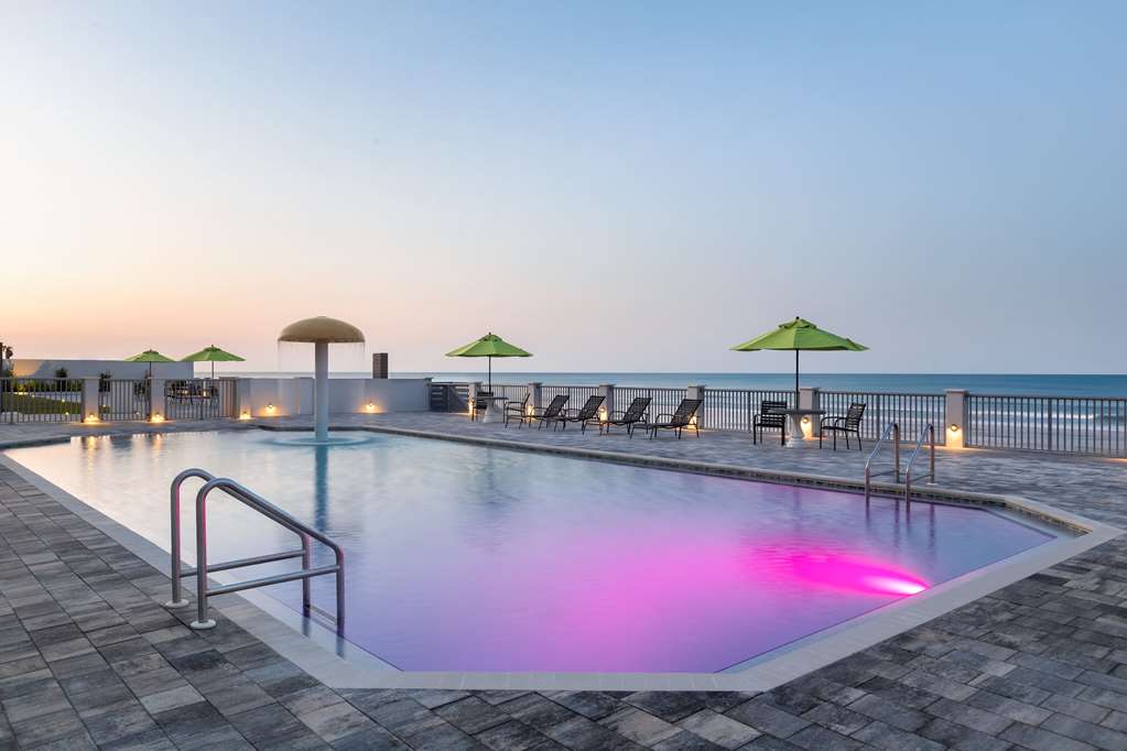 La Quinta Inn & Suites by Wyndham Oceanfront Daytona Beach - photo 12
