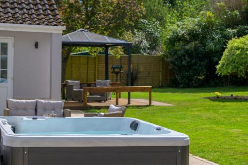 Oak Lodge — 4-Star Luxury Hotel in Burley, United Kingdom