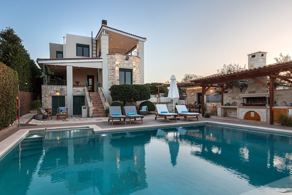 Antonia Blue Villa — 4-Star Luxury Hotel in Chania, Greece