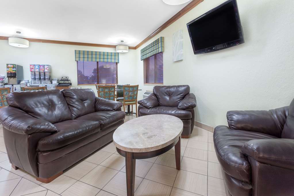 Baymont by Wyndham Waterloo - photo 6