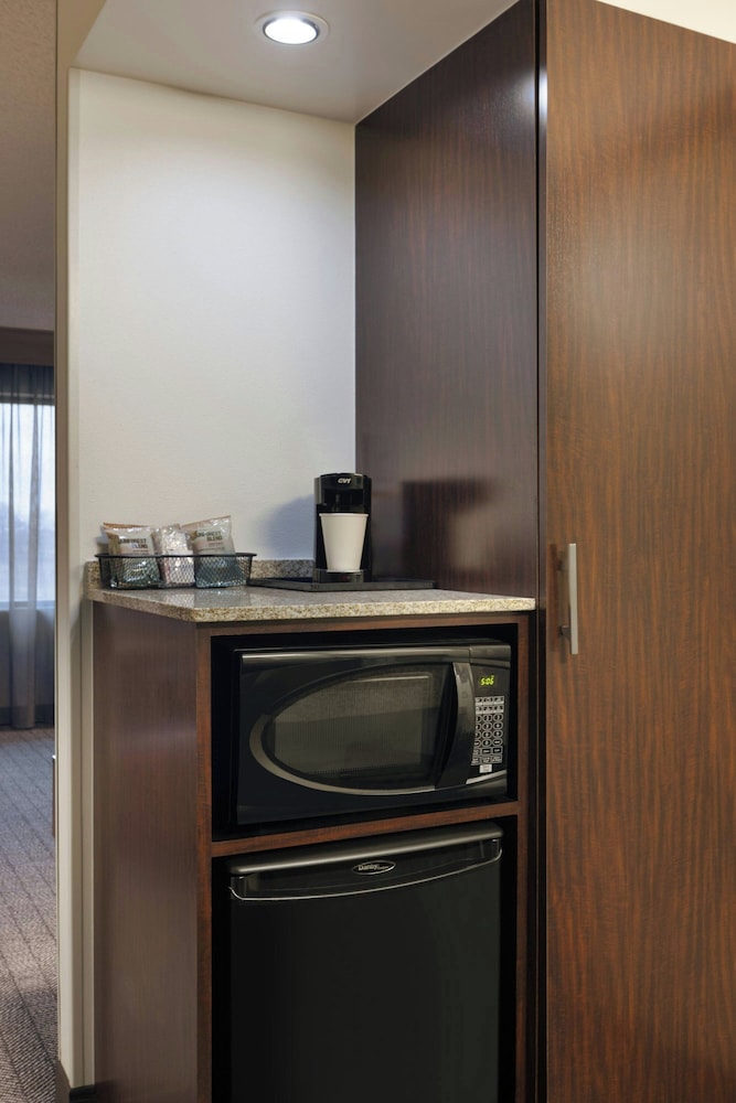 Courtyard by Marriott Springfield Airport - photo 9