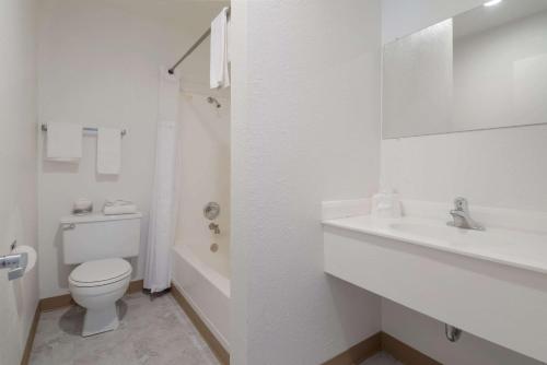 Budget Inn Yakima - photo 37