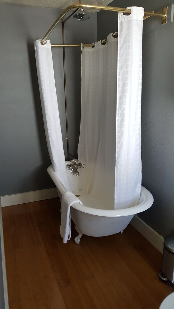 Hotel Charlotte - photo 26