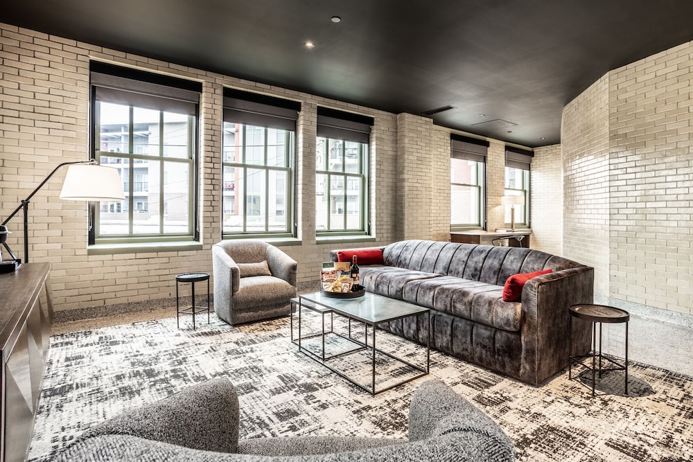 Bottleworks Hotel - photo 33