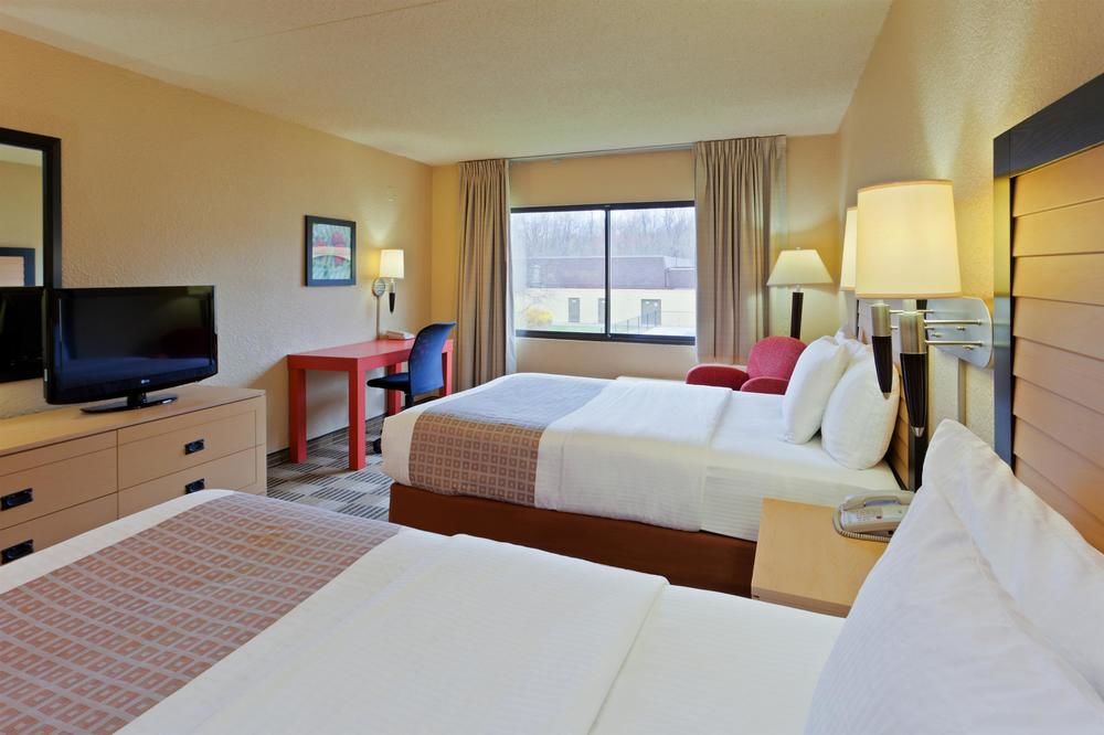 La Quinta Inn & Suites by Wyndham Armonk Westchester - photo 34