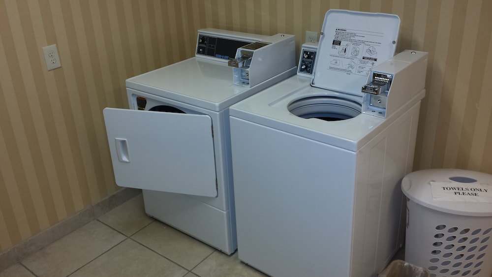 Cobblestone Inn & Suites Brillion - photo 35