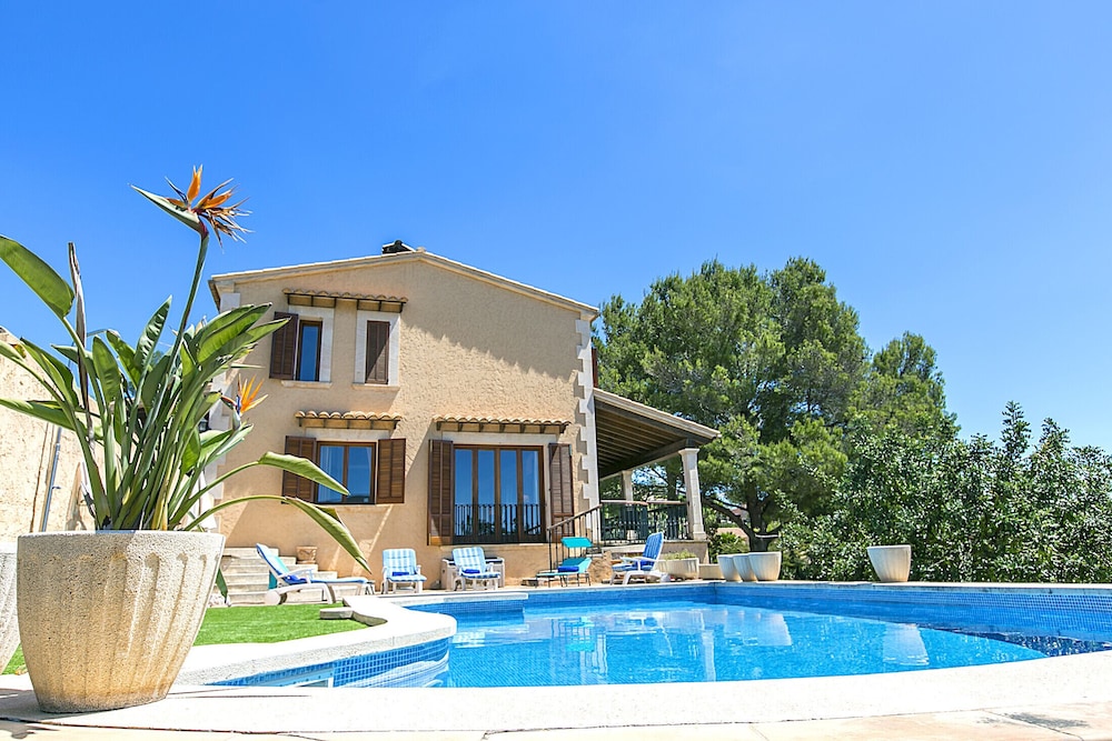 Villa Tramuntana Bunyola — 4-Star Luxury Hotel in Bunyola, Spain