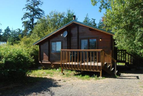 La Conner Camping Resort Wheelchair Accessible Cabin 16 - photo 4