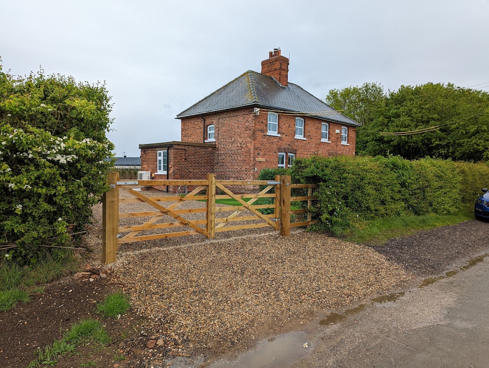 2 Lane End Cottages in Kingston Upon Hull, United Kingdom