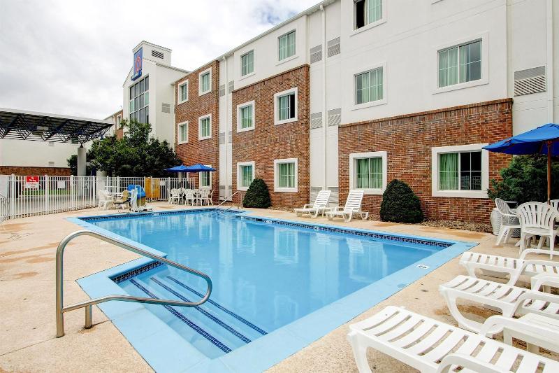 Super 8 by Wyndham Aurora East - photo 30