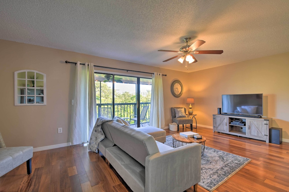 Pool Access and Kayaks Indian Shores Townhome — 4-Star Luxury Hotel in Indian Shores, United States