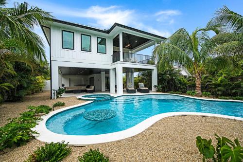 A Wave From It All - carbon neutral hotel in Anna Maria
