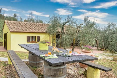 La Casina private villa with A C in Val di Chiana — 4-Star Luxury Hotel in Sinalunga, Italy