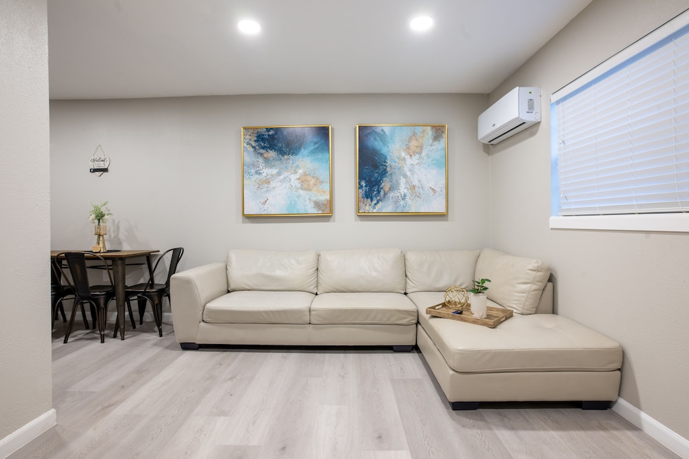 University Serenity Suites 15th - photo 6