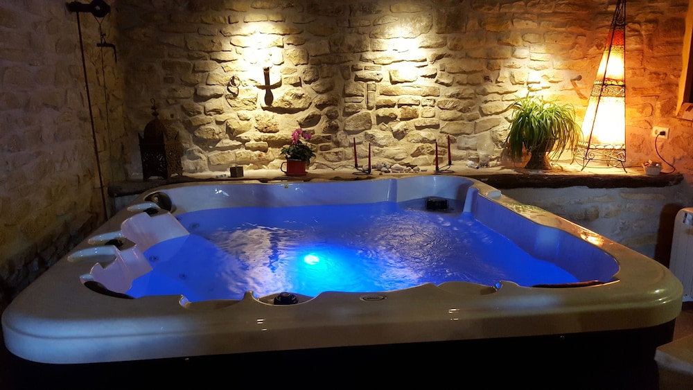 Les Cavallerisses Turisme Rural — 4-Star Luxury Hotel in Lleida, Spain