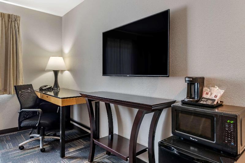 Quality Inn & Suites Evansville Downtown - photo 55