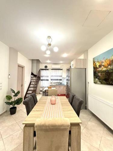 Tide and Tonic spacious 1bd apartment with extra Loft Style Sleeping Area Paleo Faliro — 4-Star Luxury Hotel in Athens, Greece