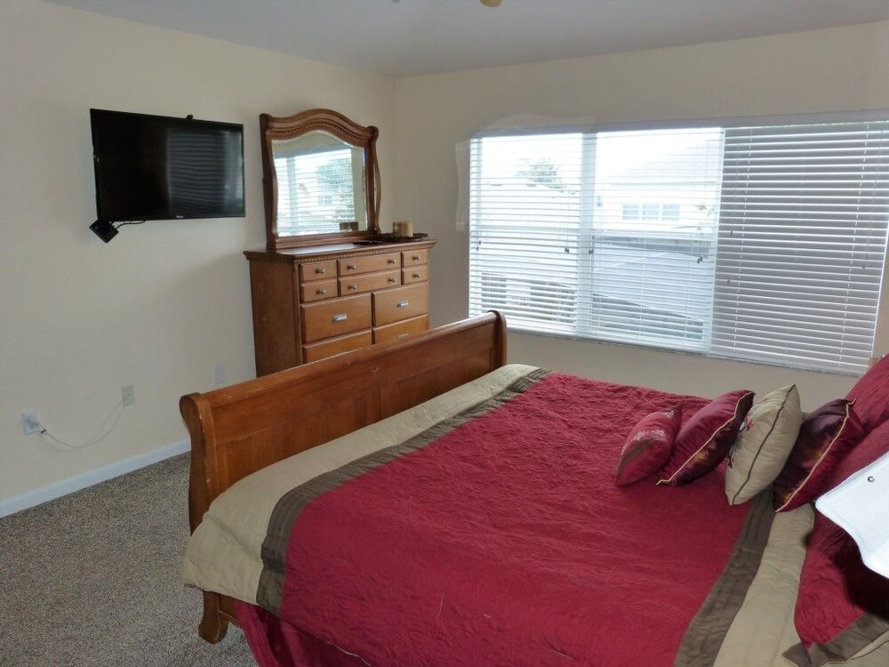Stunning 6 Bedroom 4 Bath Pool Home in the Windsor Hills Resort - photo 7