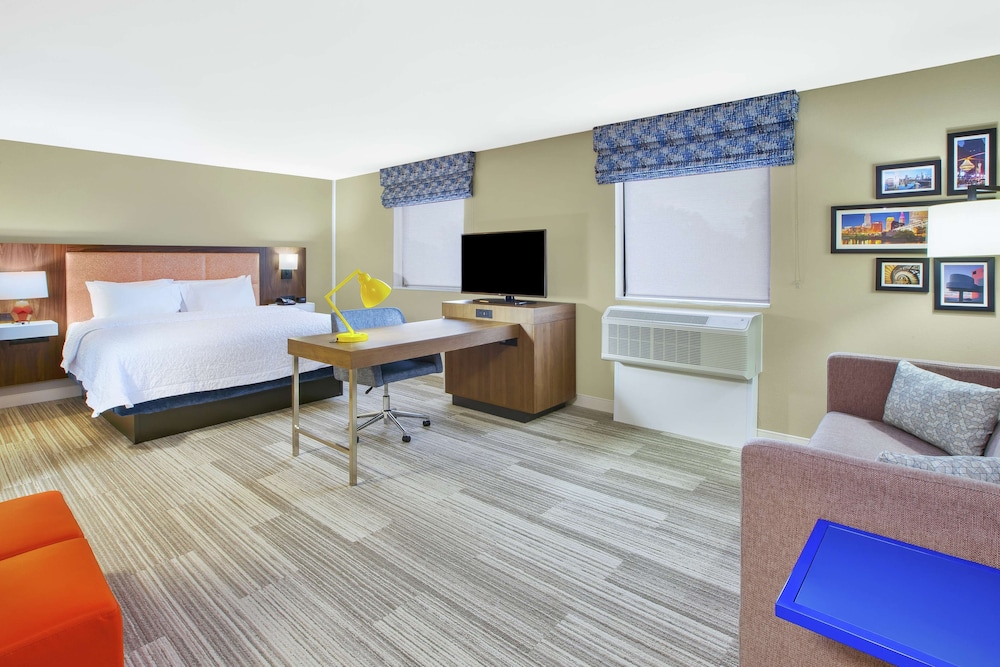 Hampton Inn & Suites Oakwood Village Cleveland - photo 7