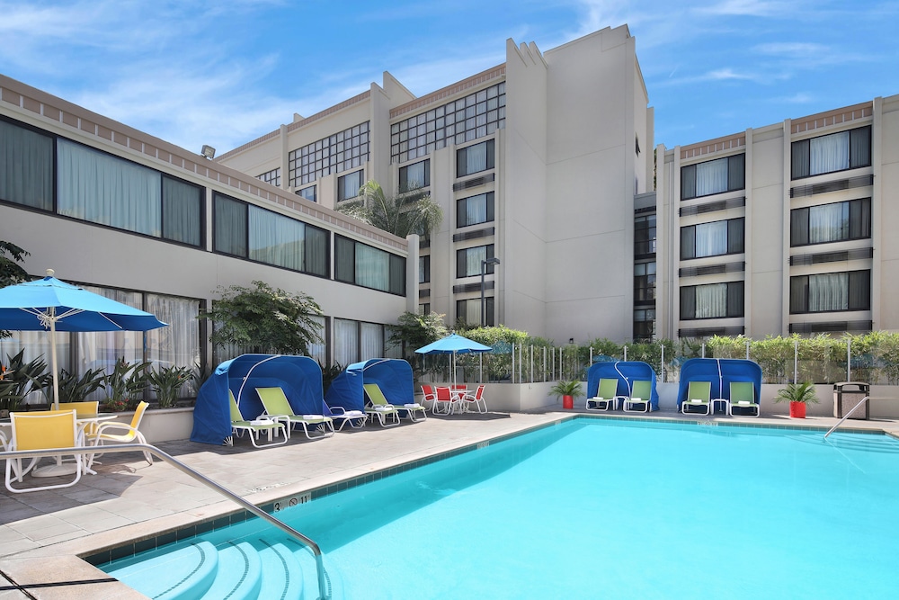 Holiday Inn Hotel & Suites Anaheim by IHG - photo 19