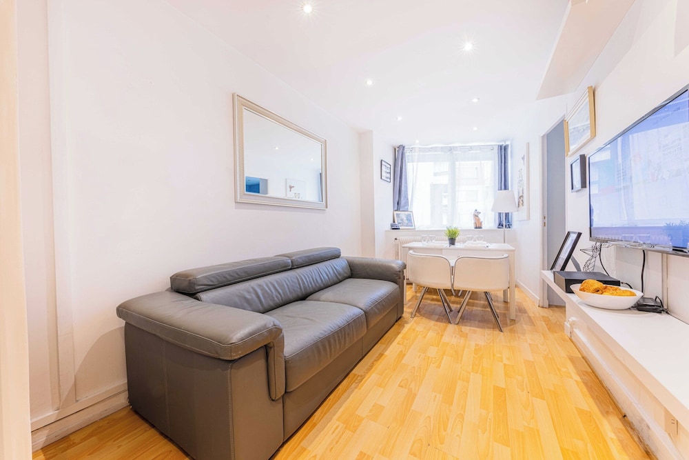 Quiet Apartment 1br 4p Sacre Coeur — 4-Star Luxury Hotel in Paris, France