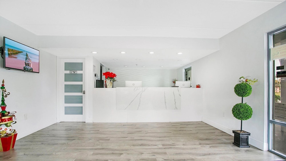 Home 1 Suites Extended Stay Kissimmee - photo 4