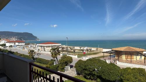 M24 Marcelli trilocale con terrazzo fronte mare in Numana, Italy