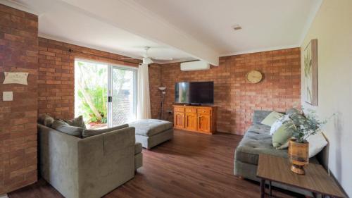 Paws Waves Beachside Retreat — Woorim