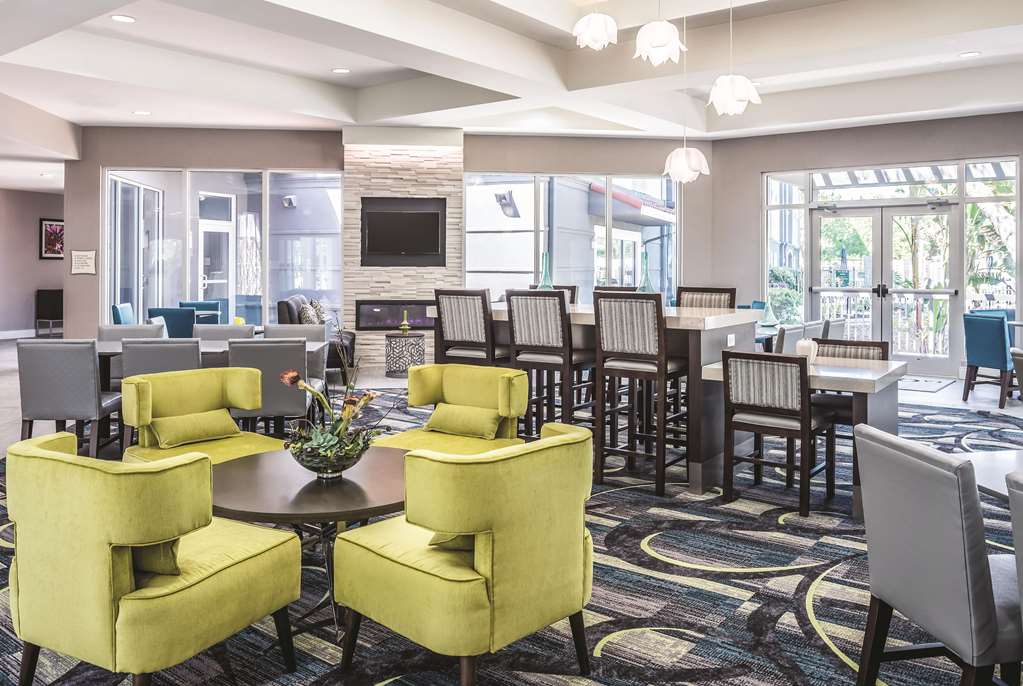 La Quinta Inn & Suites by Wyndham Orlando Lake Mary - photo 10