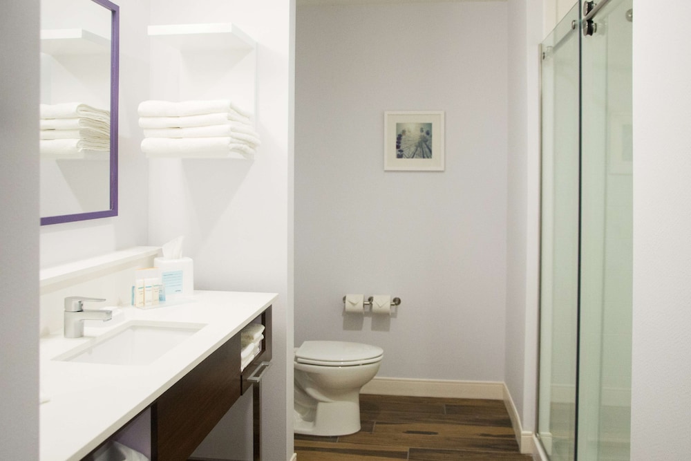 Hampton Inn & Suites by Hilton Warrington Horsham - photo 34