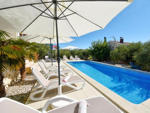 Holiday Home Malu Sun II by Interhome — 4-Star Luxury Hotel in Brodarica, Croatia