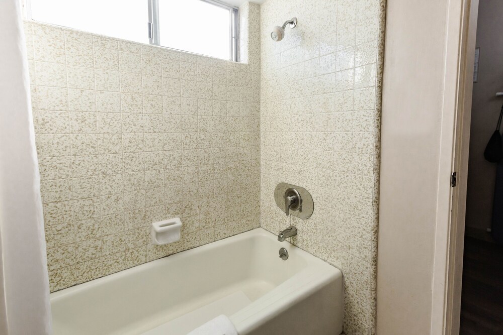 Vagabond Inn Oxnard - photo 20