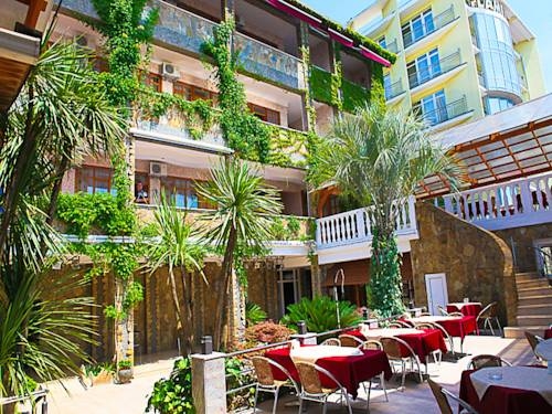 Flamingo Hotel 2 - carbon neutral hotel in Adler