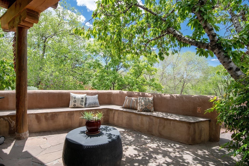Buena Suerte Quintessential Eastside Pied a terre Fabulous Views and Patios Kiva Fireplace Walk to Canyon Rd. and the Plaza - photo 12