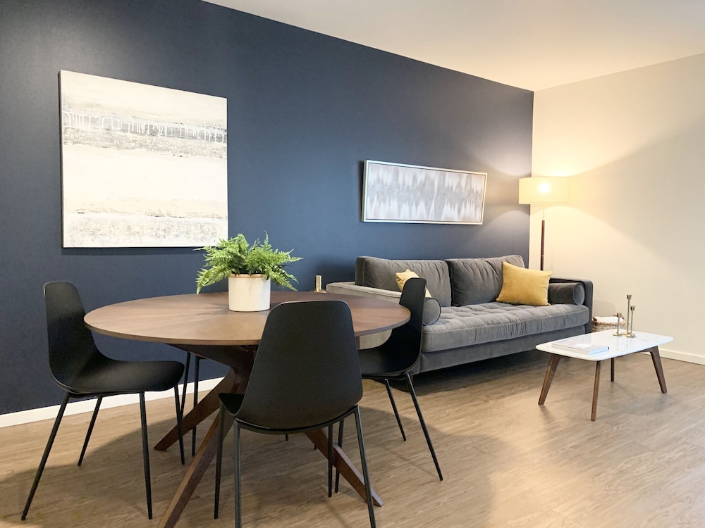 Domicile Suites at Venn on Main — 4-Star Luxury Hotel in Bellevue, United States